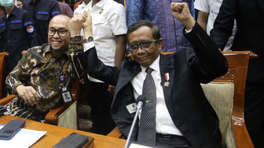 Mahfud MD dan Ketua PPATK Hadiri RDP Dengan Komisi III DPR Terkait 349 Triliun
