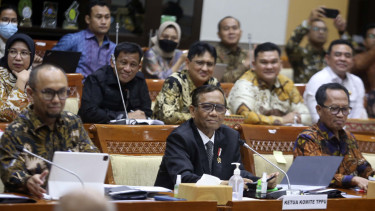 Mahfud MD dan Ketua PPATK Hadiri RDP Dengan Komisi III DPR Terkait 349 Triliun
