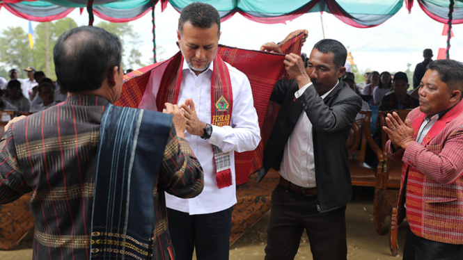 Wagub Sumut, Musa Rajekshah meresmikan GOR Samosir