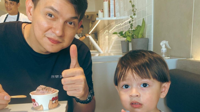 Marcell Darwin dan anaknya, Benjamin Qeenan Darwin