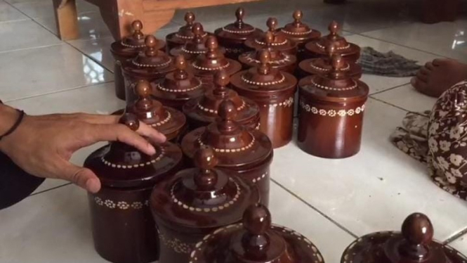 toples akar jati