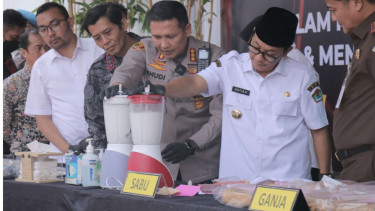 Kapolresta Malang Kota, Komisaris Besar Bhudi Hermanto (tengah)