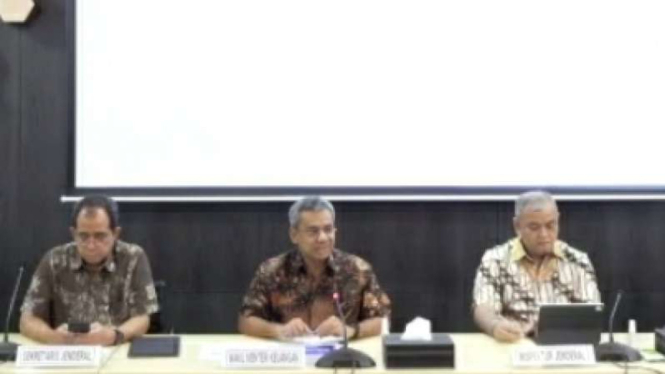 Wamenkeu Suahasil Nazara (Tengah).