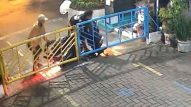 Viral Aksi 2 Pencuri Gelagapan Amankan Motor yang di Tumpangi Sampai Tersangkut 