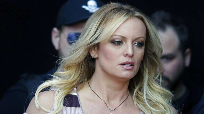 Bintang film dewasa Stormy Daniels yang tersangkut skandal seks Donald Trump
