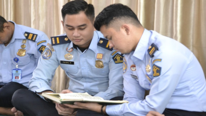 Pegawai Kantor Imigrasi Tangerang tadarus Al Quran selama Ramadhan