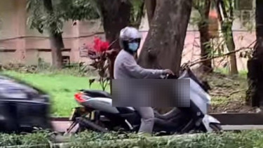 Viral video seorang pengendara motor di Makassar, Sulawesi Selatan memamerkan alat vitalnya ke wanita di kampus Universitas Hasanuddin (Unhas).