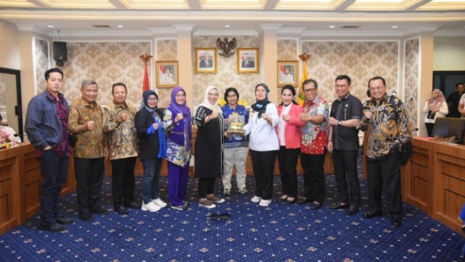 Tim Kunspek Komisi IX DPR RI saat sesi foto bersama usai pertemuan