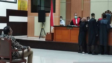Direktur Lokataru, Haris Azhar didakwa melakukan pencemaran nama baik Luhut