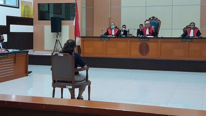 Koordinator KontraS Fatia Maulidiyanty menjalani sidang di PN Jaktim
