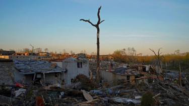 Sejumlah rumah luluh lantak diterjang tornado yang dibawa badai ganas di kawasan Selatan dan Barat Tengah AS, Arkansas, Sabtu (2/4/2023)