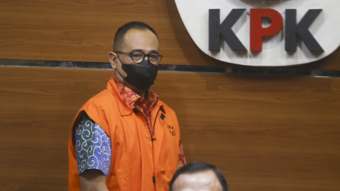Rafael Alun Trisambodo Pakai Rompi Tahanan KPK Usai Diperiksa KPK