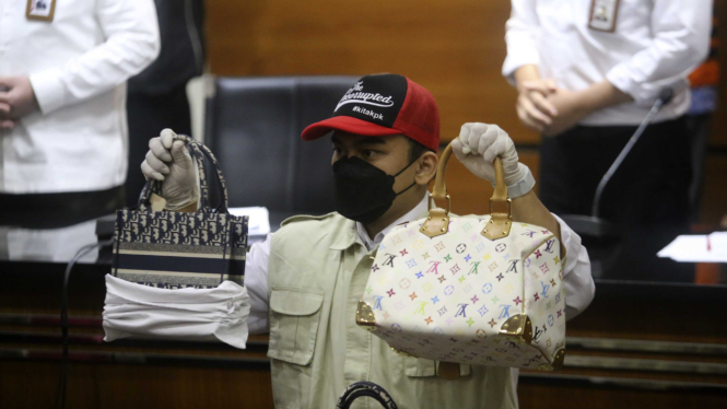 Barang Bukti Kasus Rafael Alun Trisambodo