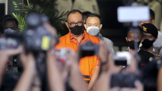 Rafael Alun Trisambodo Pakai Rompi Tahanan KPK Usai Diperiksa KPK