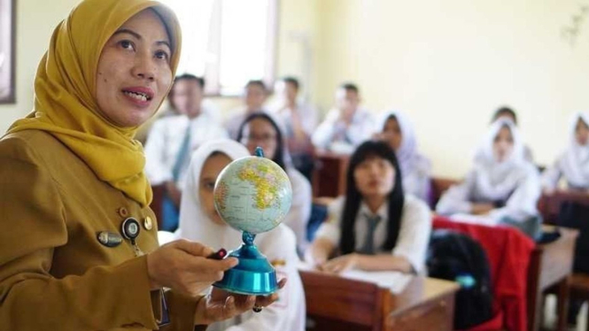 Ilustari guru mengajar (sumber: voi.id)