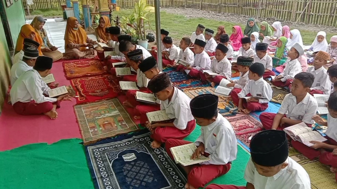 Siswa SDN Sumer Payung Sumbawa Gelar Pesantren Kilat di Bulan Ramadan