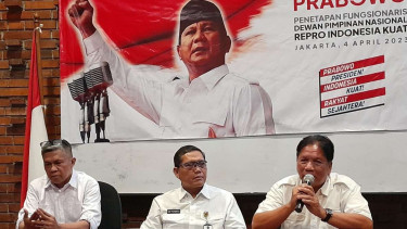 Dewan Pembina Repro, Letjen TNI (Purn) AM Putranto (tengah)