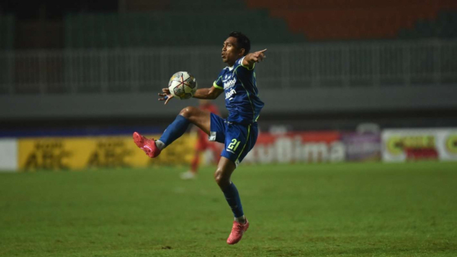 Winger Persib Bandung, Frets Butuan