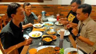 Menikmati Seafood  di Joglo Lentera, Bojonegoro, Jawa Timur