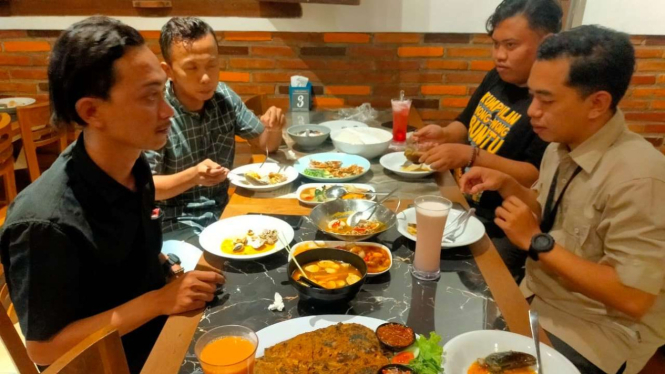 Menikmati Seafood  di Joglo Lentera, Bojonegoro, Jawa Timur