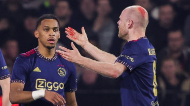 Davy Klaassen sampai bersimbah darah karena mengalami bocor di kepalanya