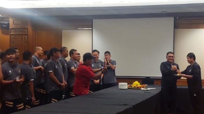 Timnas Indonesia U-22 potong tumpeng