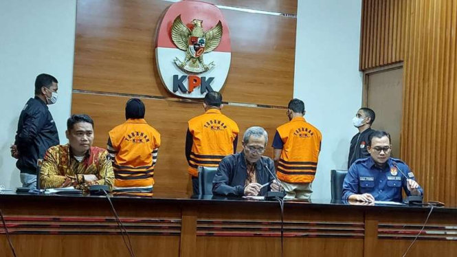 KPK menetapkan Bupati Kepulauan Meranti Muhammad Adil sebagai tersangka