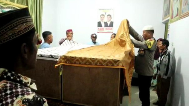 jenazah korban pembunuhan dukun Mbah Slamet tiba di rumah duka Lampung