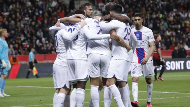 Pemain PSG rayakan gol