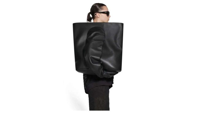 Hand Bag aneh dari Balenciaga