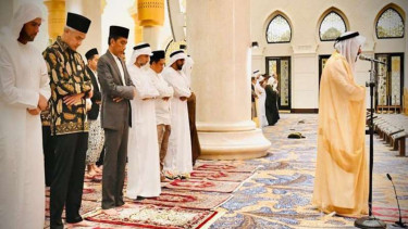 Di Masjid Sheikh Al Zayed, Presiden Jokowi dan Ganjar Pranowo pernahh salat tarawih di sini.