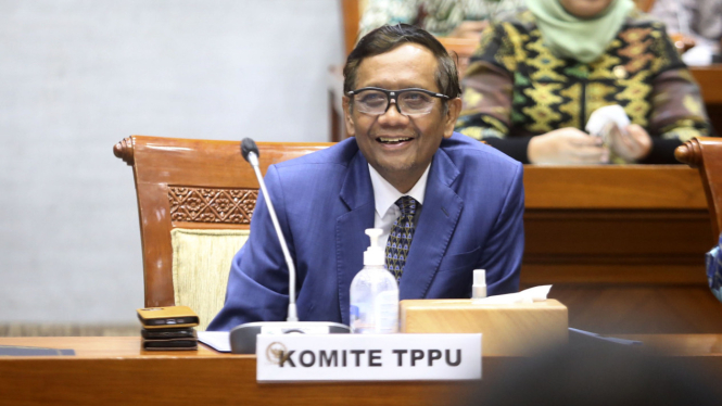 Menko Polhukam Mahfud MD saat rapat dengan Komisi III DPR