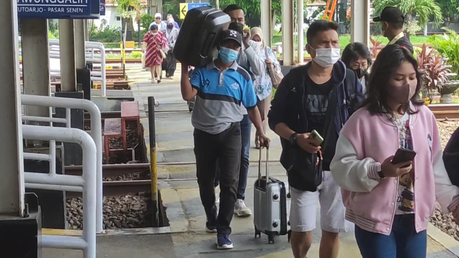 Pemudik Mulai Tiba di Stasiun Kejaksan Kota Cirebon (ilustrasi)