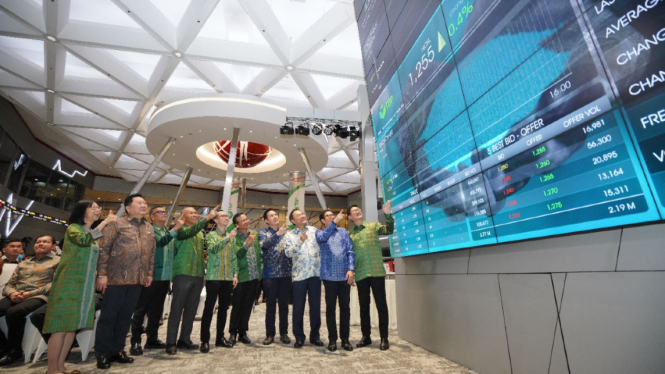 PT Trimegah Bangun Persada Tbk (NCKL), produsen nikel dari Grup Harita resmi melantai di bursa melalui mekanisme Penawaran Umum Perdana atau Initial Public Offering (IPO).