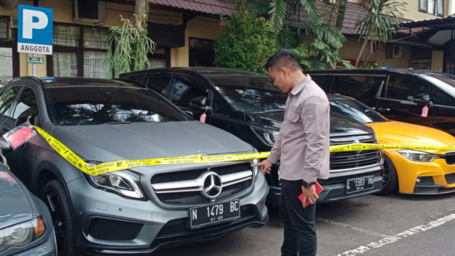 Polisi Kembali Sita Mobil Mewah Milik Wahyu Kenzo 
