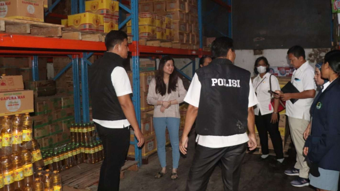 Satgas Pangan Polresta Denpasar sidak Pasar Gunung Agung memantau harga sembako