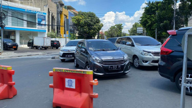 Kemacetan akibat simpang Lampu Merah Santa Kebayoran Baru arah Tendean ditutup