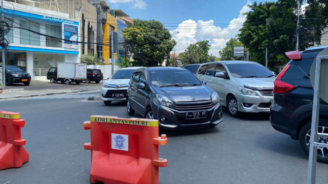 Kemacetan akibat simpang Lampu Merah Santa Kebayoran Baru arah Tendean ditutup