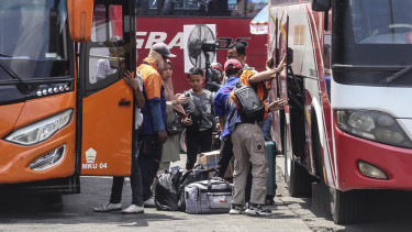 Arus Mudik, Pemudik Pengguna Bus Sudah Memadati Terminal Kp. Rambutan