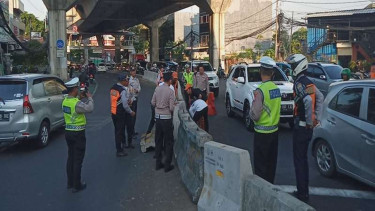 Kemacetan parah imbas rekayasa lalu lintas di persimpangan Santa, Jaksel