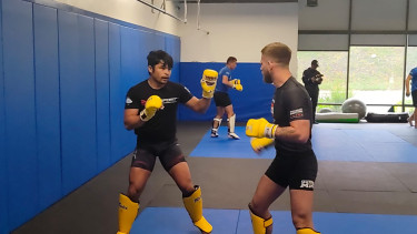 jeka saragih saat ikut berlatih di MMA Fight Academy