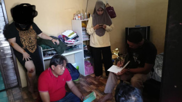 Korban pencurian di rumah warga Desa Kalong, Kecamatan Leuwiliang, Bogor
