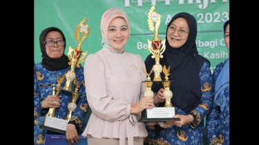 Ketua Umum BUBOS 7 Atalia Praratya Ridwan Kamil menutup Smart Pesantren1444