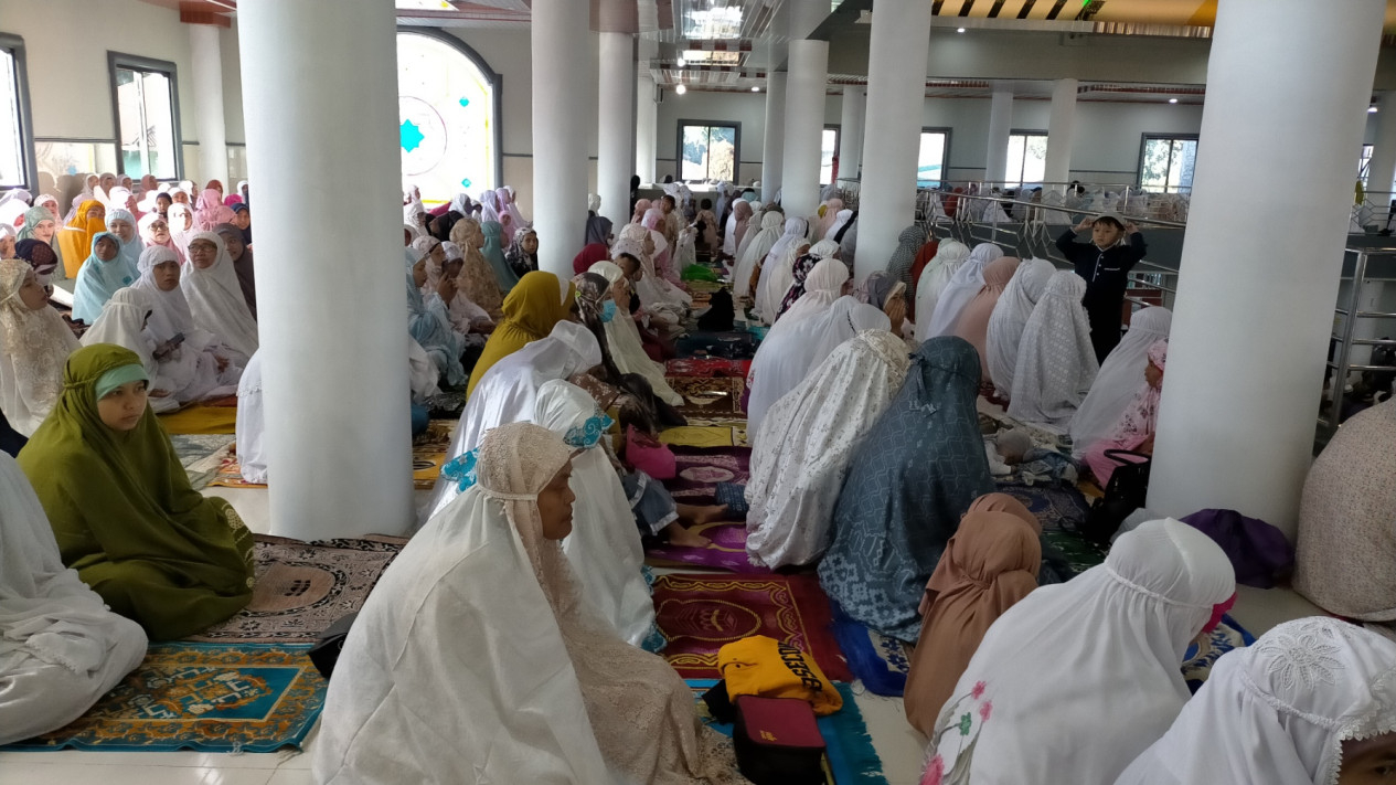 Foto Salat Idul Fitri Di Ruteng Serukan Pesan Perdamaian Dan