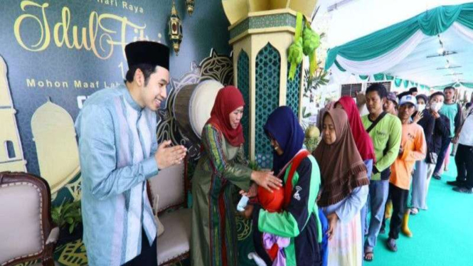 Gubernur Jatim Khofifah Indar Parawansa  bersilaturahim dengan masyarakat.
