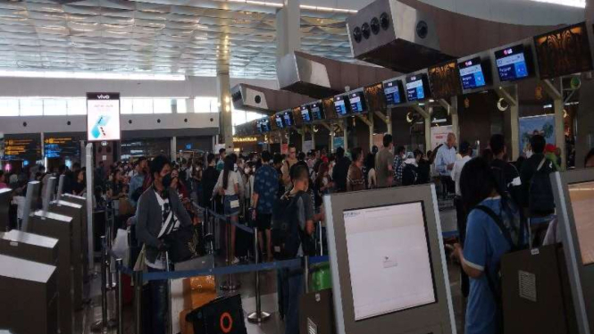 Suasana di Terminal 3 Bandara Soekarno Hatta, Tangerang pada H-3 Lebaran 2023.