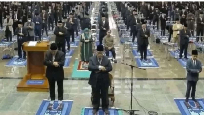 Sholat Idul Fitri di Pesantren Ini Campurkan Laki-laki dan Perempuan
