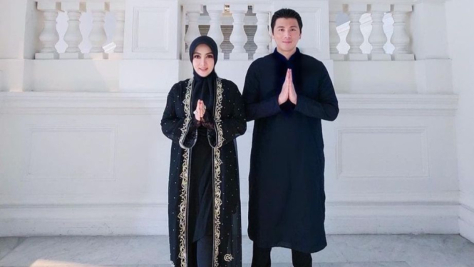 Syahrini dan Reino Barack