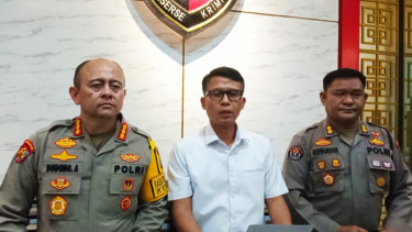 Dirkrimum Polda Sumut, Kombes Pol Sumaryono (tengah) saat memberikan keterangan kasus penganiayaan