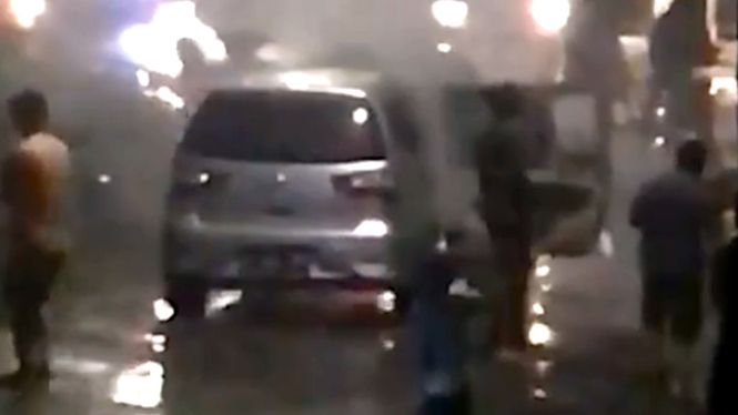 VIVA Otomotif: Nissan Grand Livina terbakar